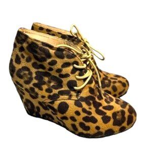Bella Marie Leopard Suede Wedges, Women’s Size 6